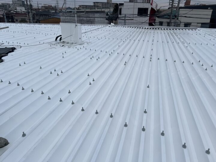 足立区E様邸スタンド屋根日本ペイント遮熱シリコン